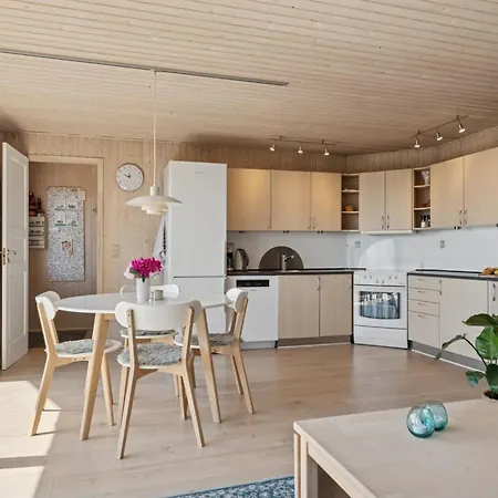 Sighbiorn - 150m To The Fjord By Interhome