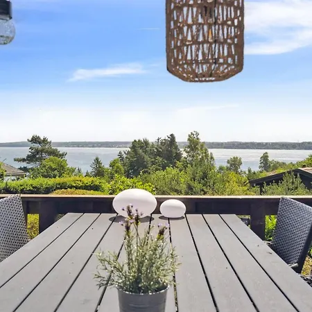Sighbiorn - 150m To The Fjord By Interhome